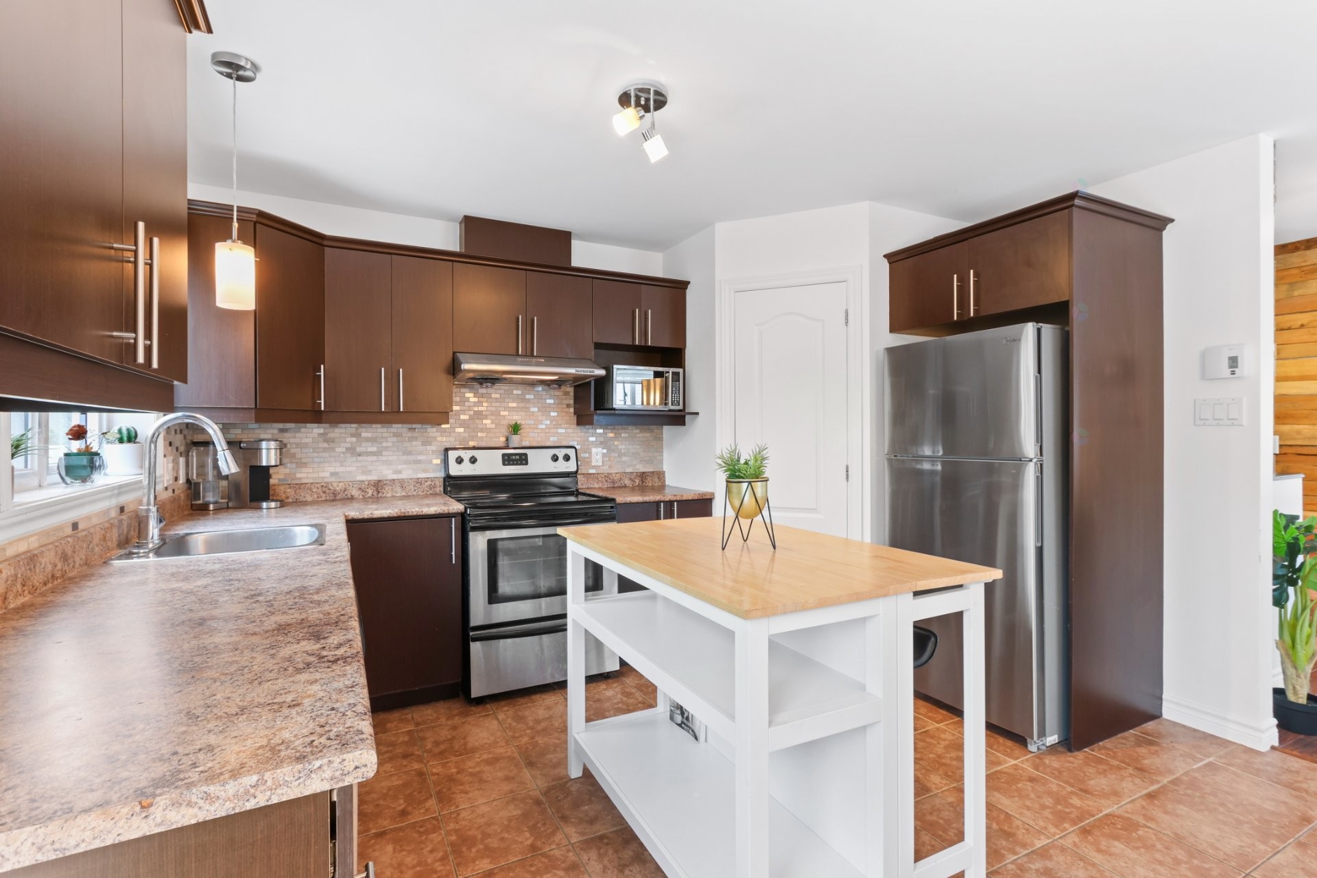 









55


Rue des Tilleuls

,
Sainte-Martine,




QC
J0S1V0

