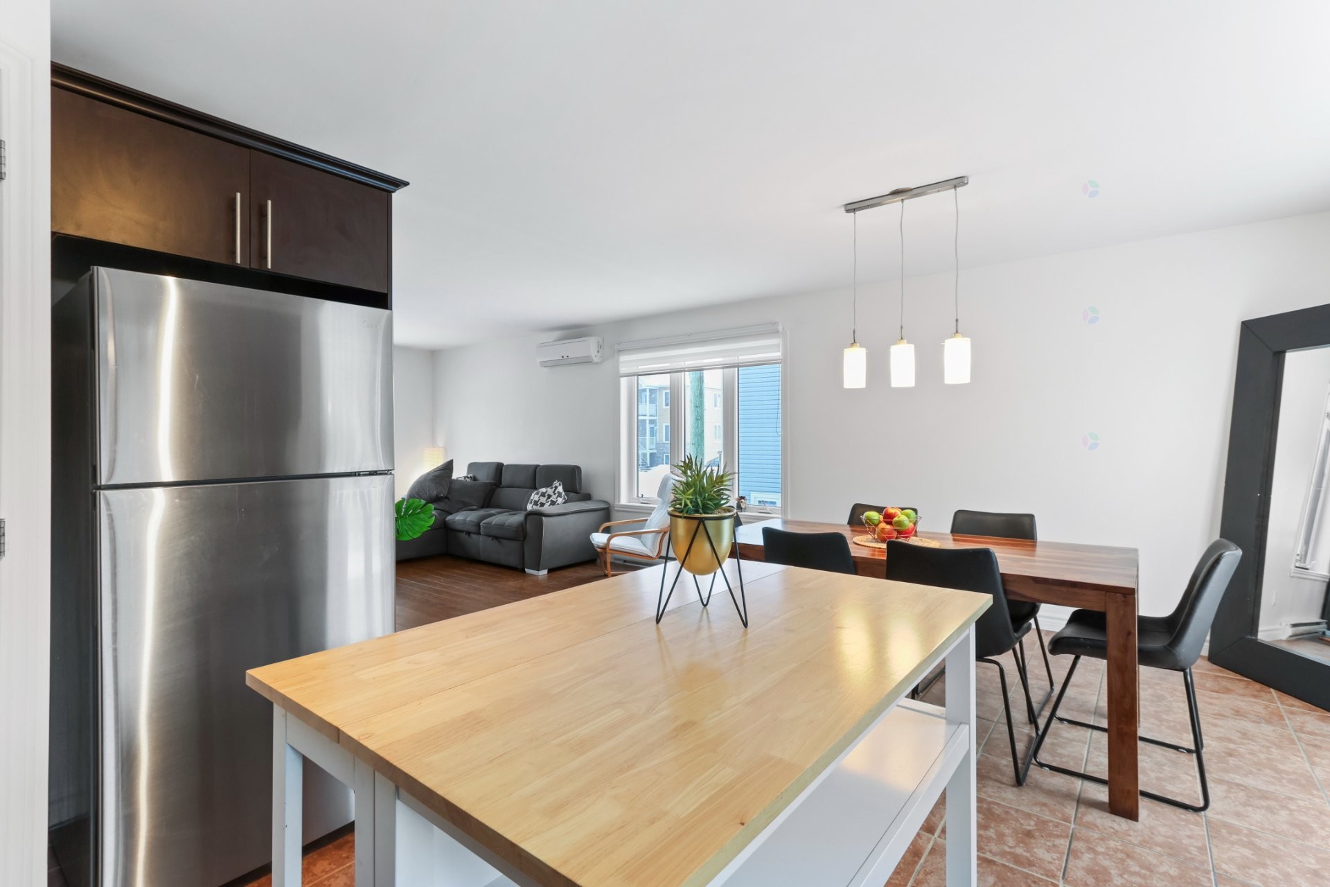 









55


Rue des Tilleuls

,
Sainte-Martine,




QC
J0S1V0

