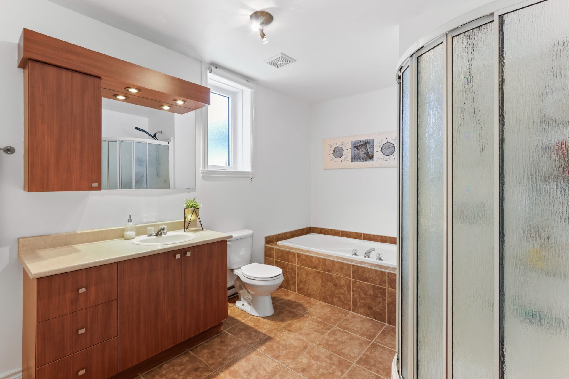 









55


Rue des Tilleuls

,
Sainte-Martine,




QC
J0S1V0

