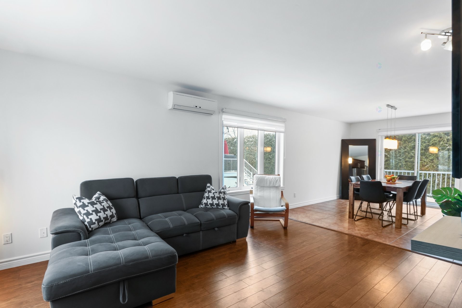 









55


Rue des Tilleuls

,
Sainte-Martine,




QC
J0S1V0

