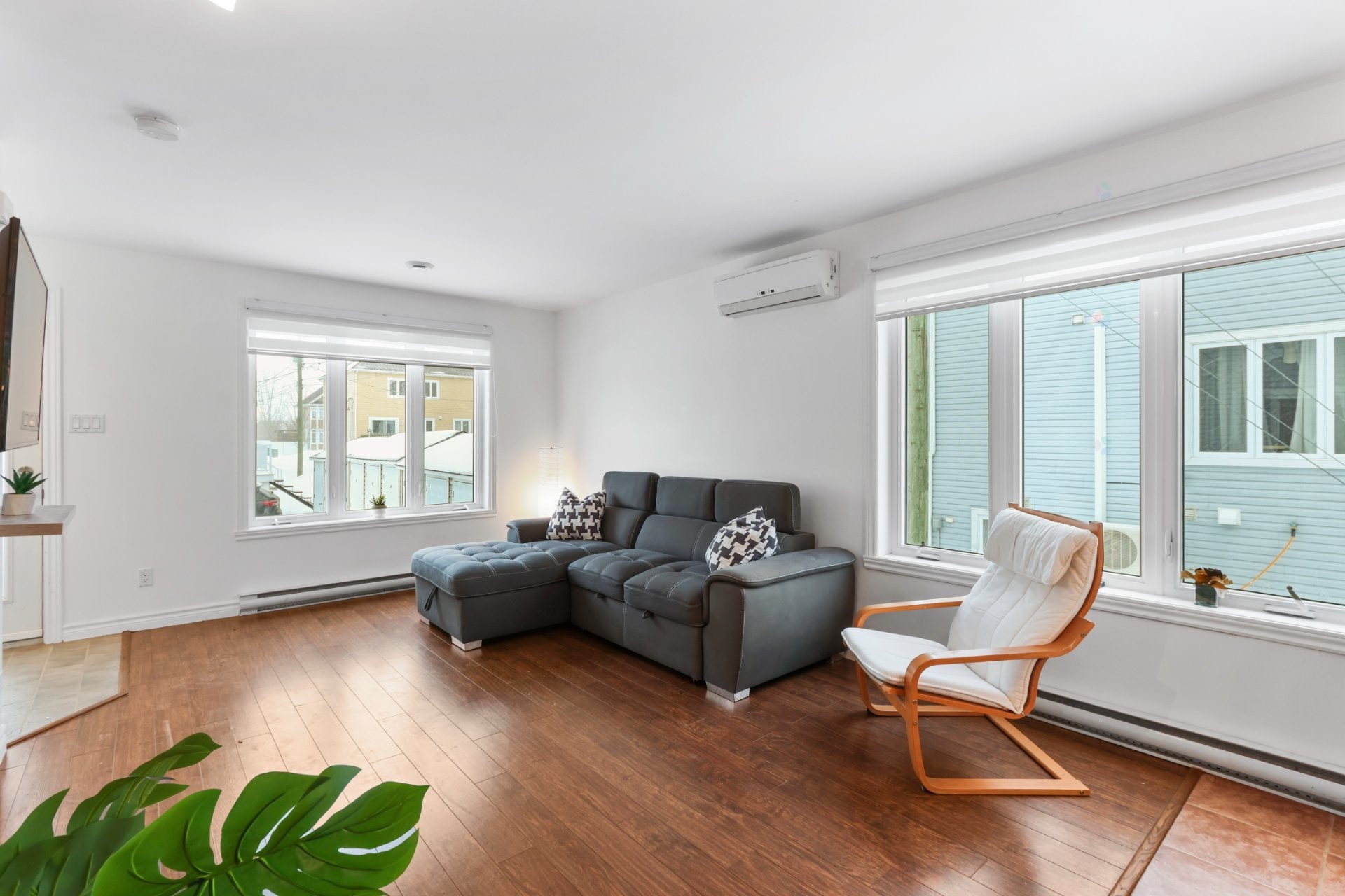 









55


Rue des Tilleuls

,
Sainte-Martine,




QC
J0S1V0

