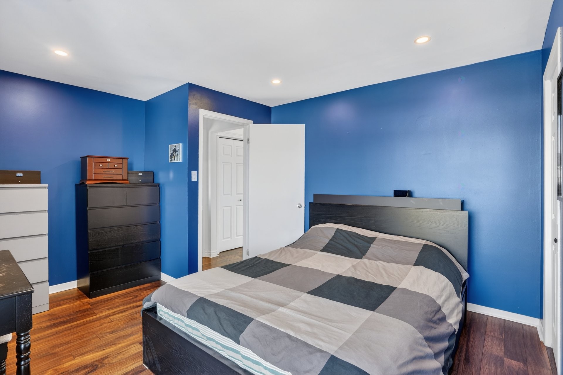 









16


Av. Papineau

, 8,
Candiac,




QC
J5R5S8

