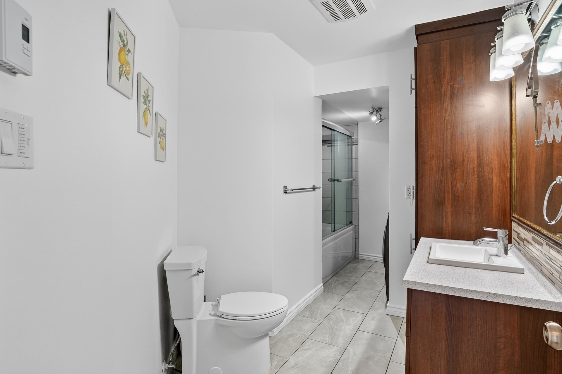 









16


Av. Papineau

, 8,
Candiac,




QC
J5R5S8

