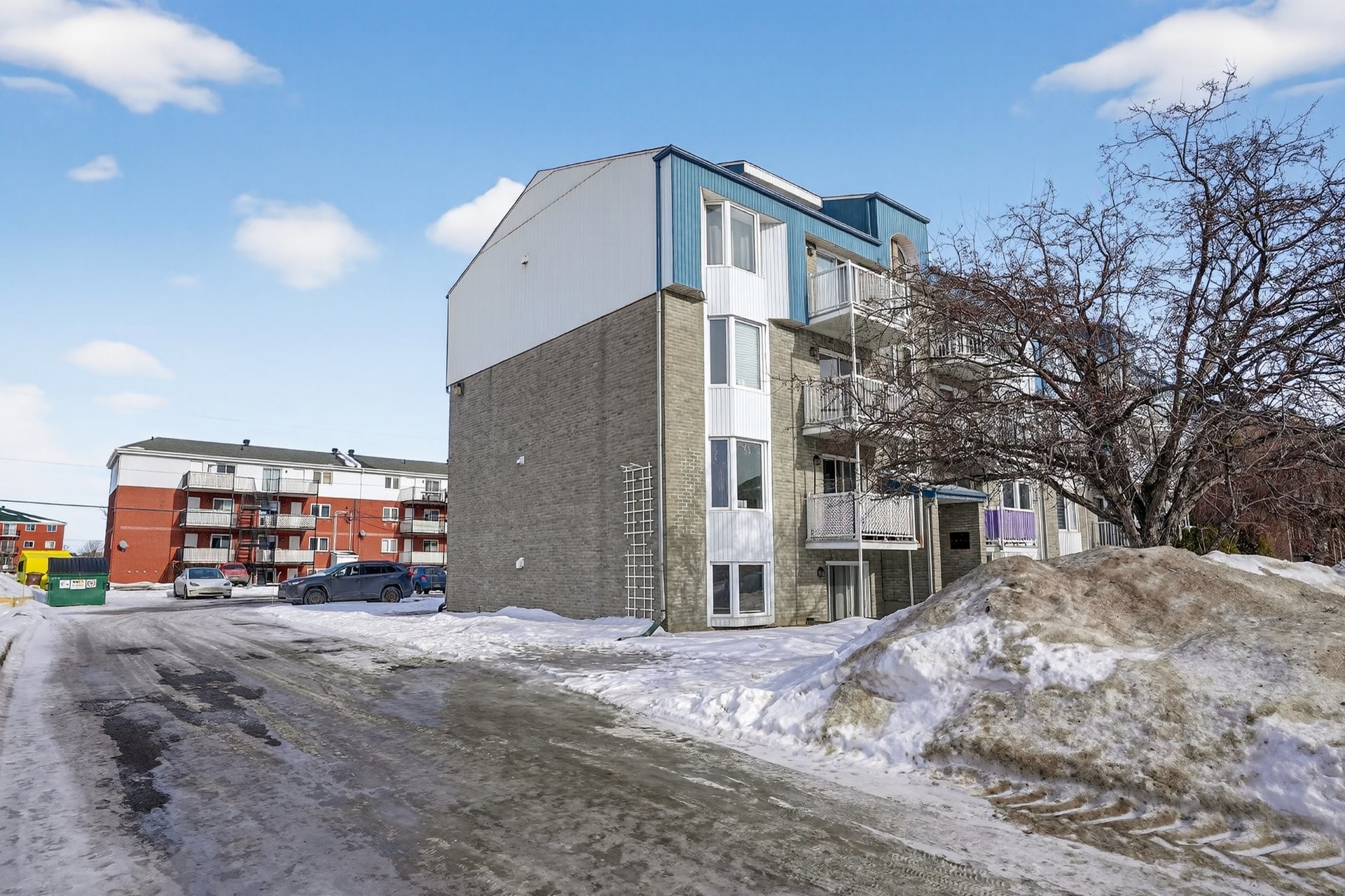 









16


Av. Papineau

, 8,
Candiac,




QC
J5R5S8

