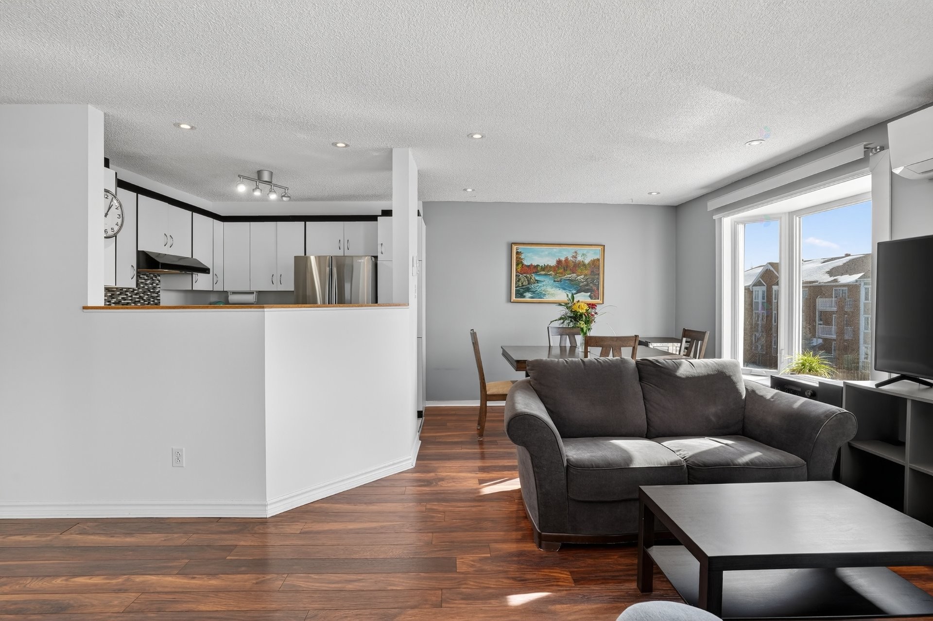 









16


Av. Papineau

, 8,
Candiac,




QC
J5R5S8

