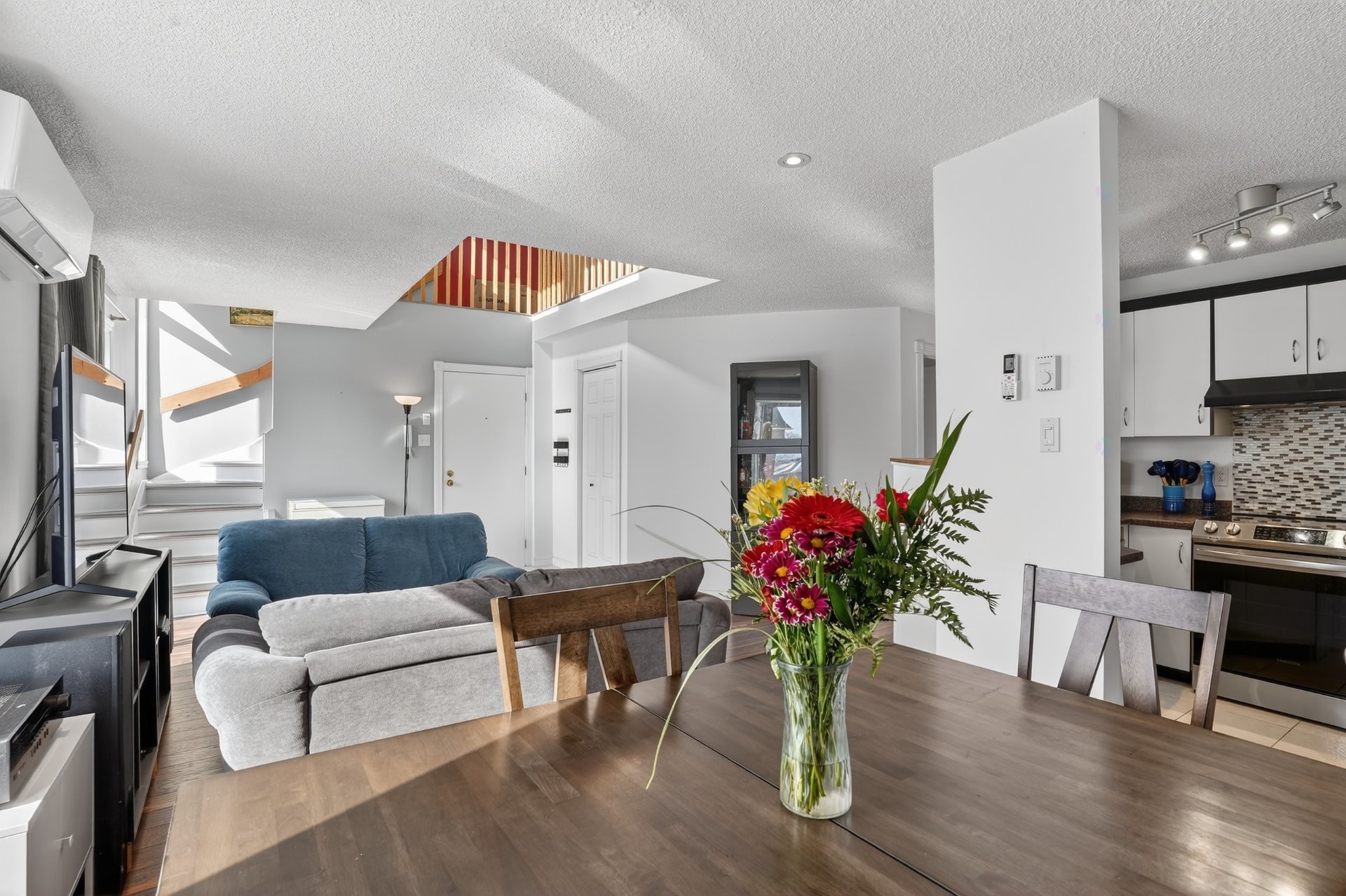 









16


Av. Papineau

, 8,
Candiac,




QC
J5R5S8

