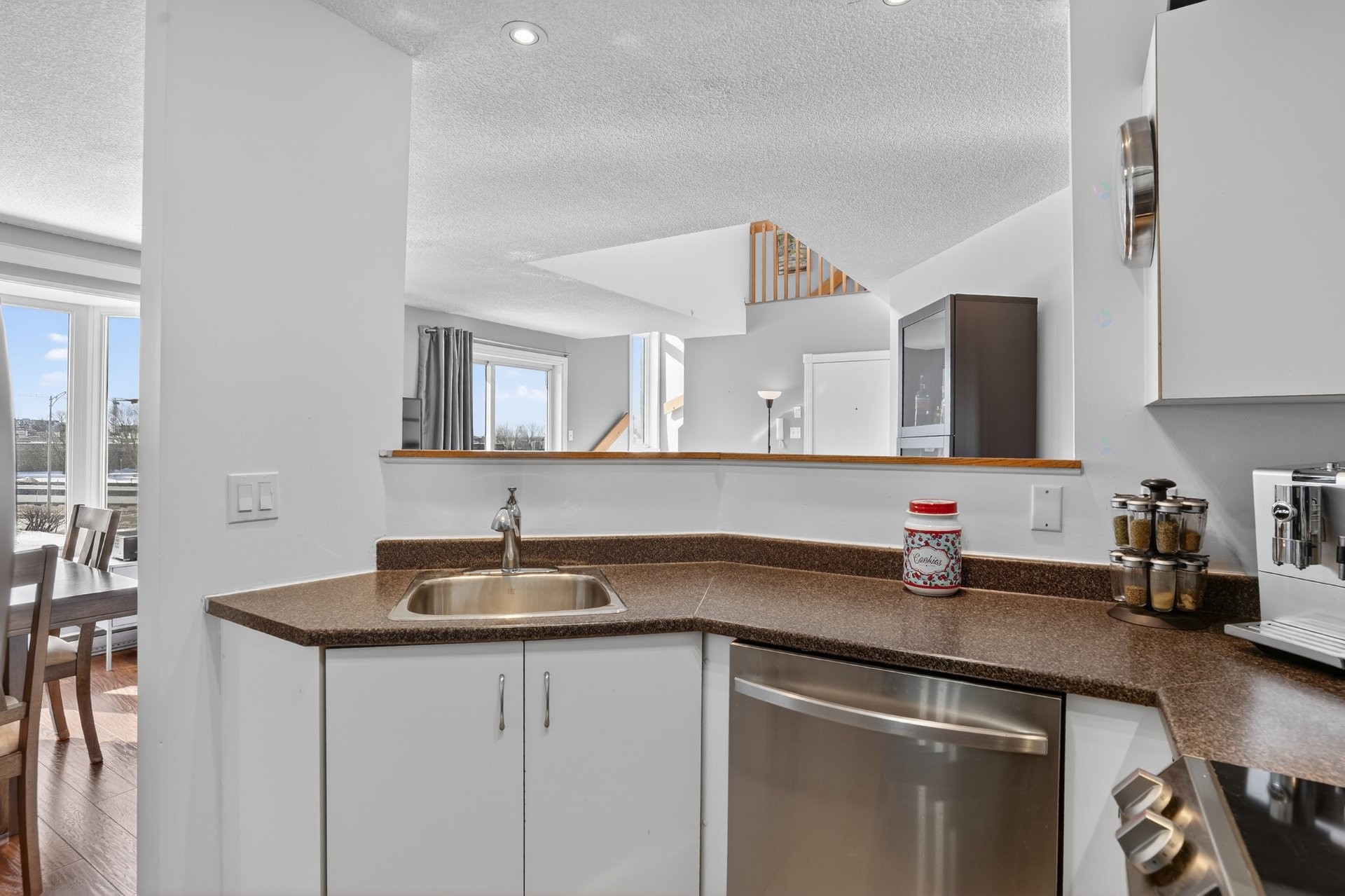 









16


Av. Papineau

, 8,
Candiac,




QC
J5R5S8

