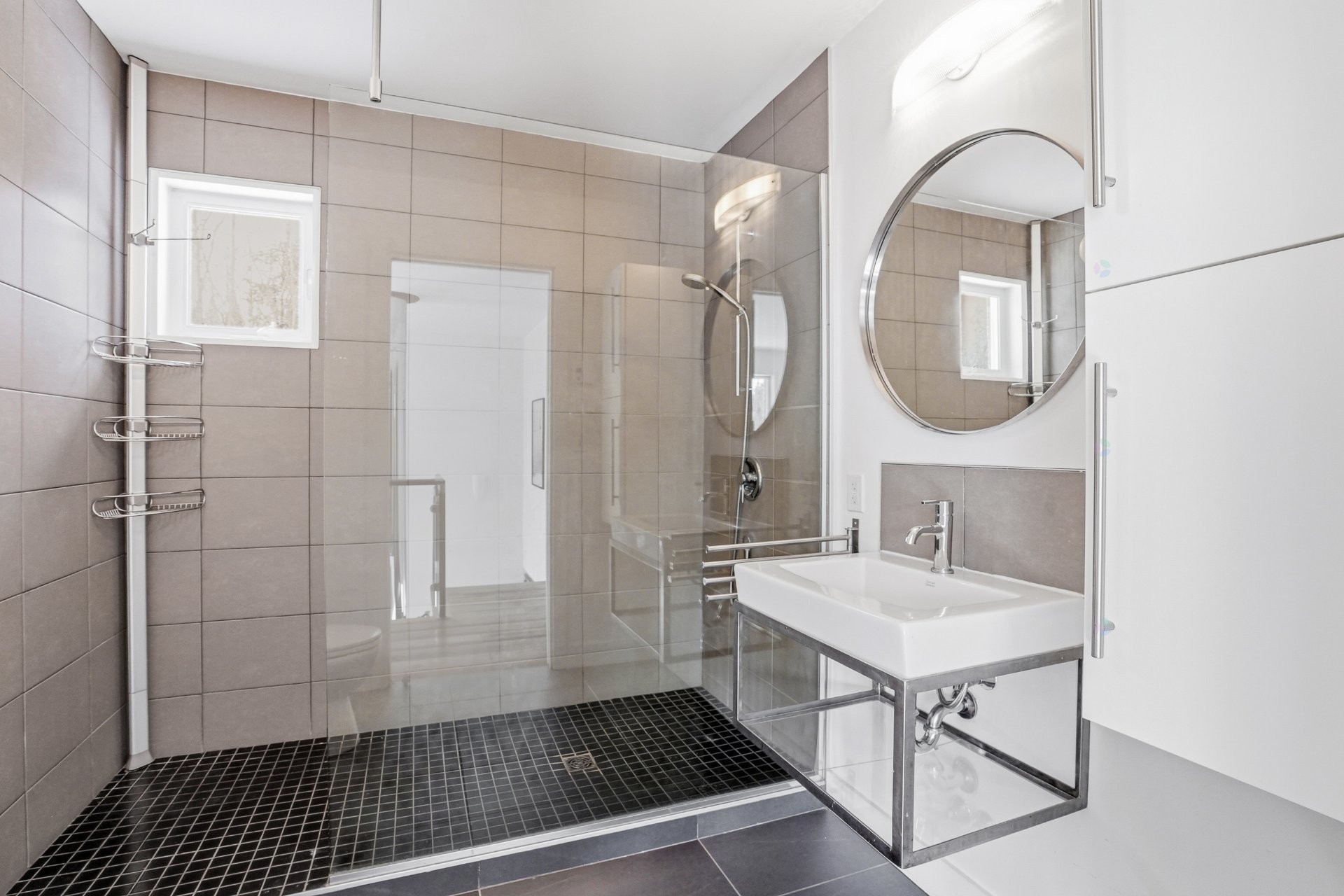 









60


Rue des Cervidés

,
Eastman,




QC
J0E1P0

