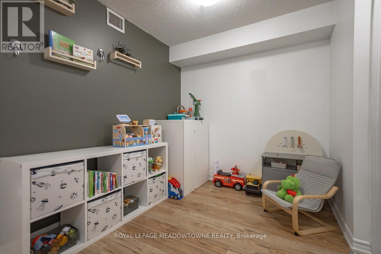 












927 - 3888 DUKE OF YORK BOULEVARD

,
Mississauga,




Ontario
L5B4P5

