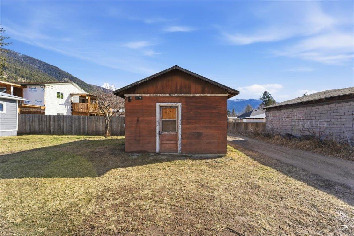 









5783


Tuktakamin

Road,
Falkland,




BC
V0E 1W0

