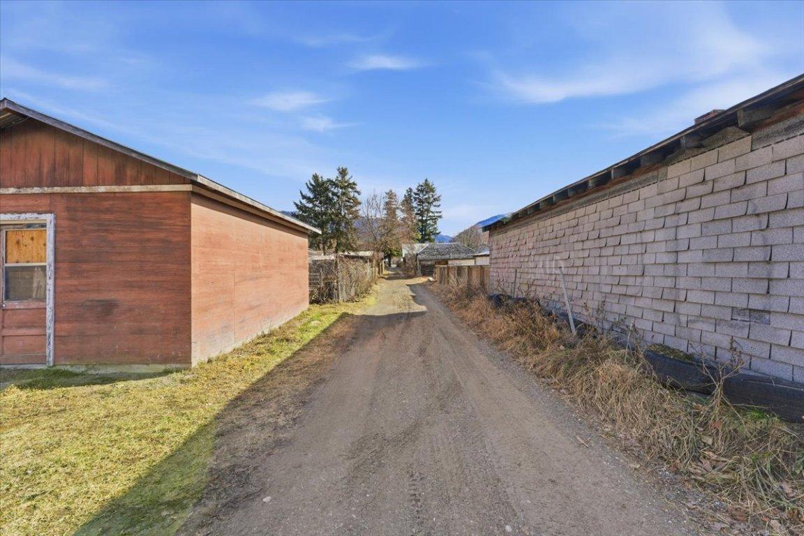 









5783


Tuktakamin

Road,
Falkland,




BC
V0E 1W0

