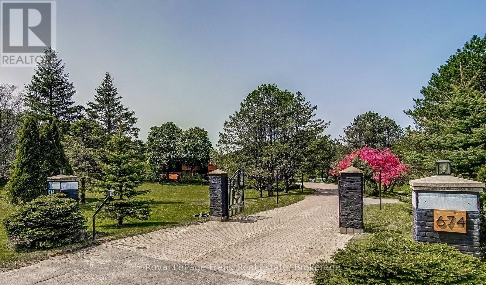 












674 GOODWOOD ROAD

,
Uxbridge,




Ontario
L9P1R4

