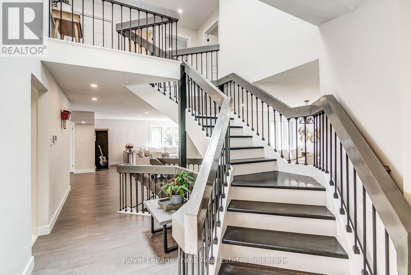 












674 GOODWOOD ROAD

,
Uxbridge,




Ontario
L9P1R4

