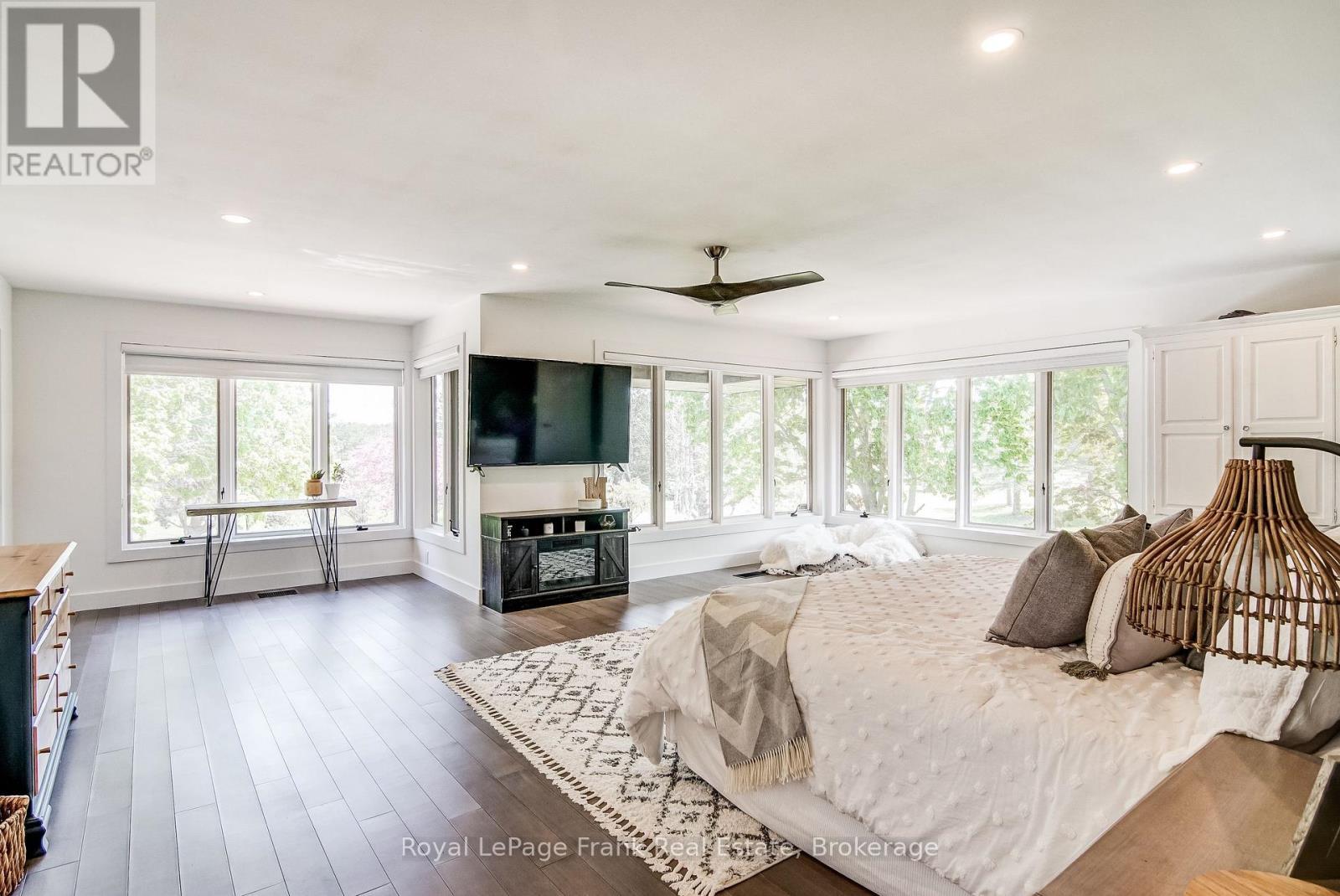 












674 GOODWOOD ROAD

,
Uxbridge,




Ontario
L9P1R4

