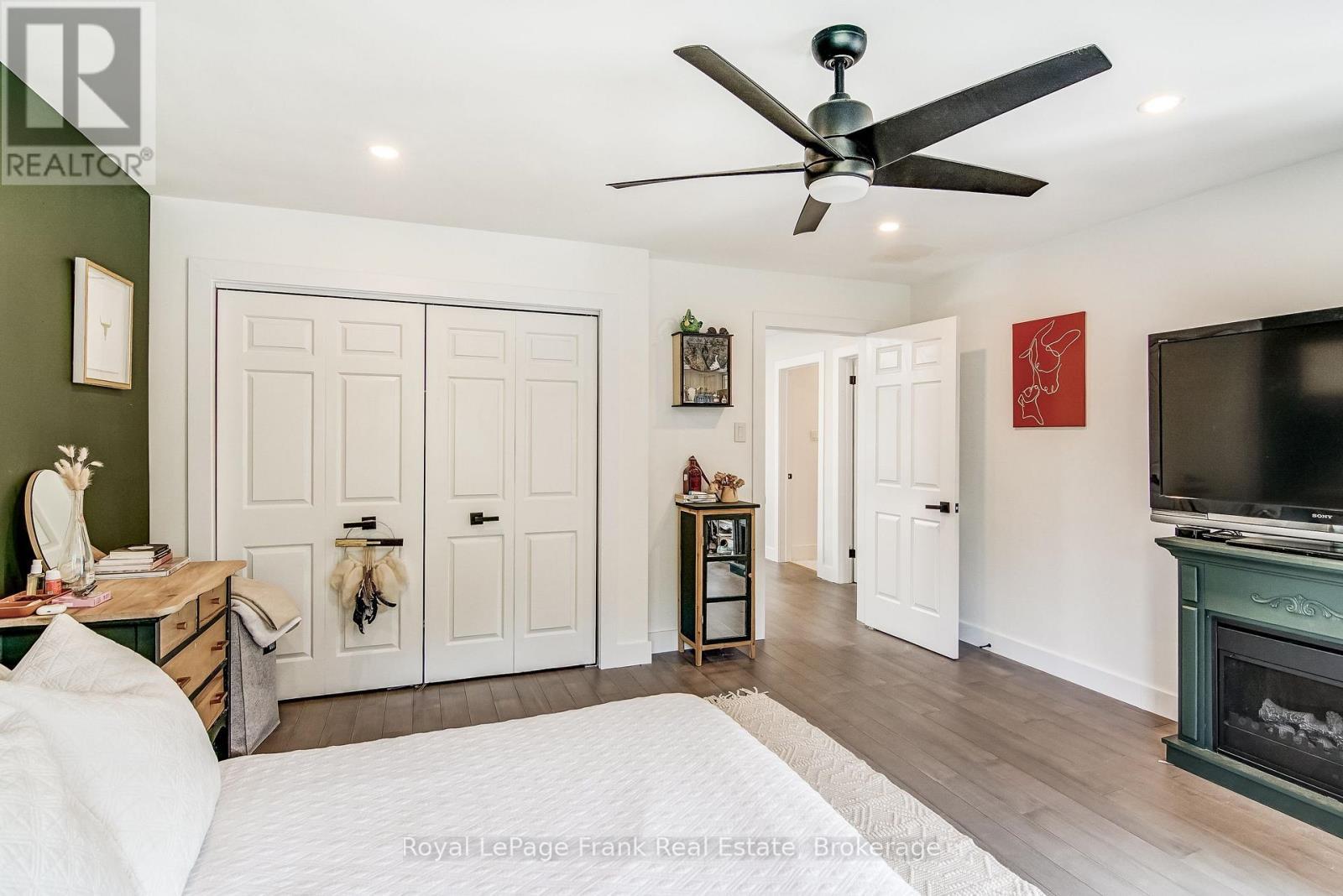 












674 GOODWOOD ROAD

,
Uxbridge,




Ontario
L9P1R4

