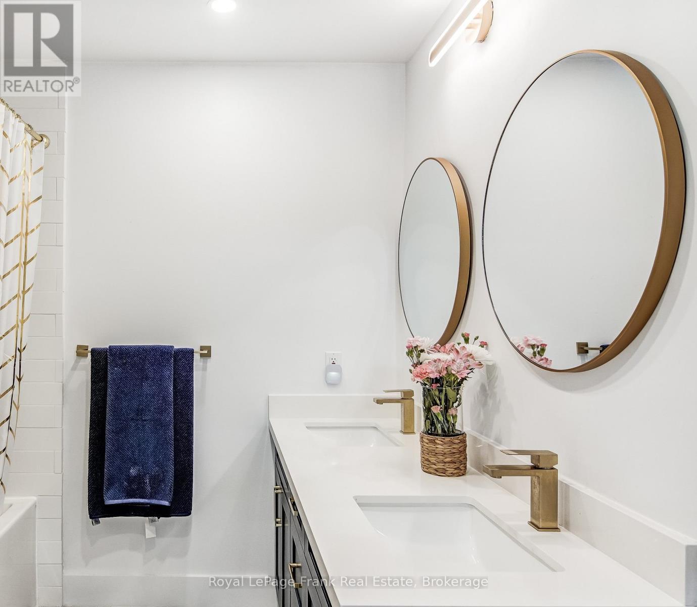 












674 GOODWOOD ROAD

,
Uxbridge,




Ontario
L9P1R4

