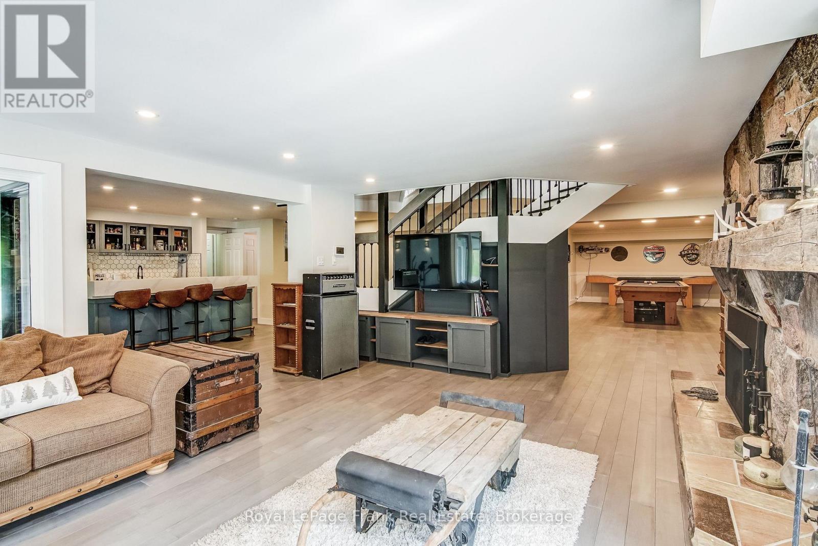 












674 GOODWOOD ROAD

,
Uxbridge,




Ontario
L9P1R4

