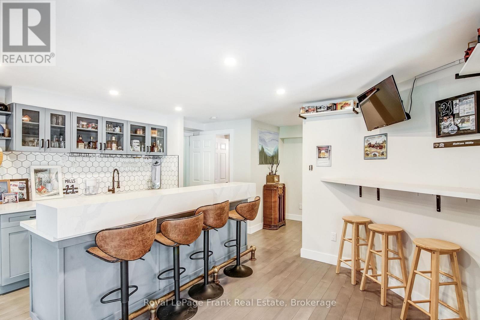 












674 GOODWOOD ROAD

,
Uxbridge,




Ontario
L9P1R4

