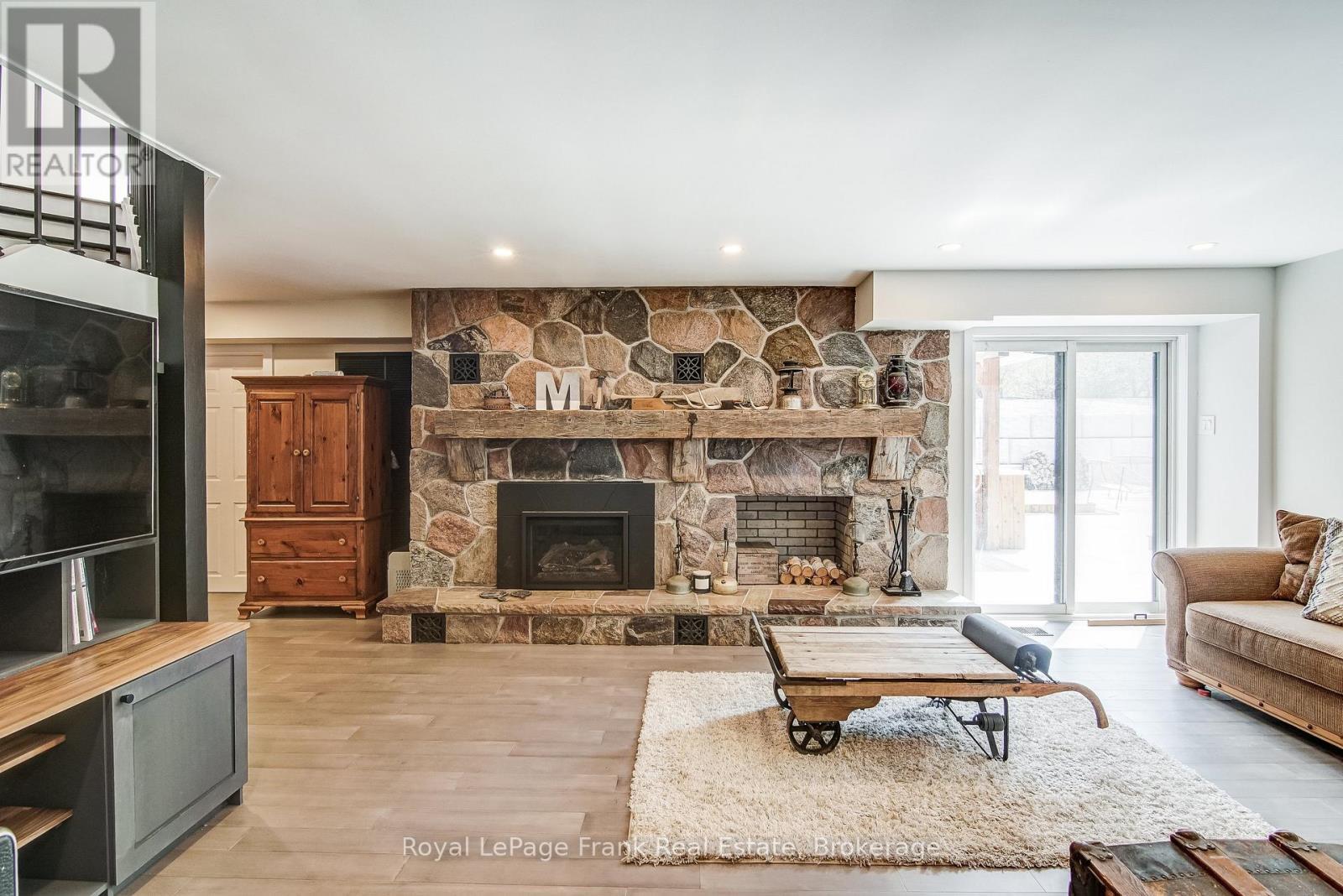 












674 GOODWOOD ROAD

,
Uxbridge,




Ontario
L9P1R4

