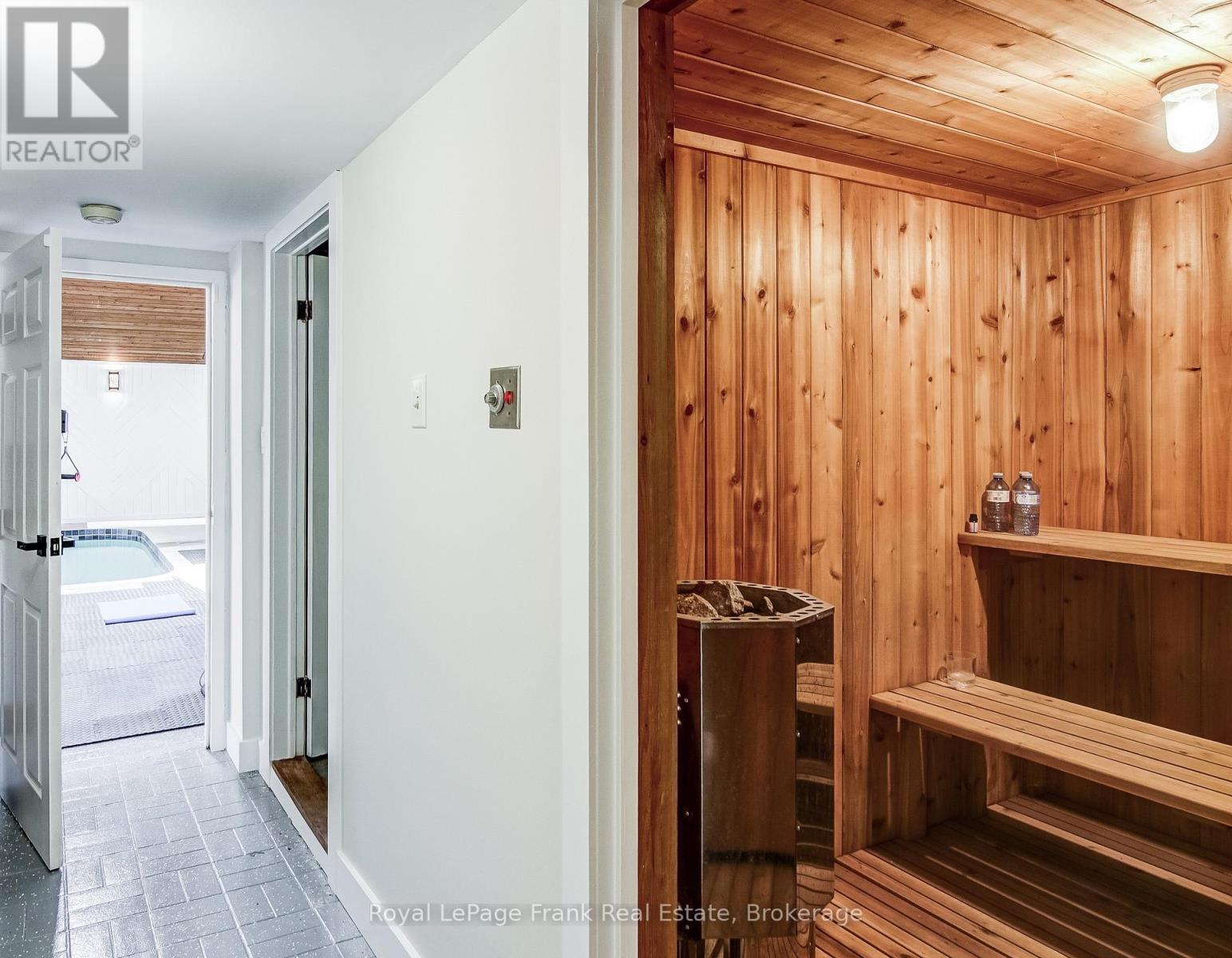 












674 GOODWOOD ROAD

,
Uxbridge,




Ontario
L9P1R4

