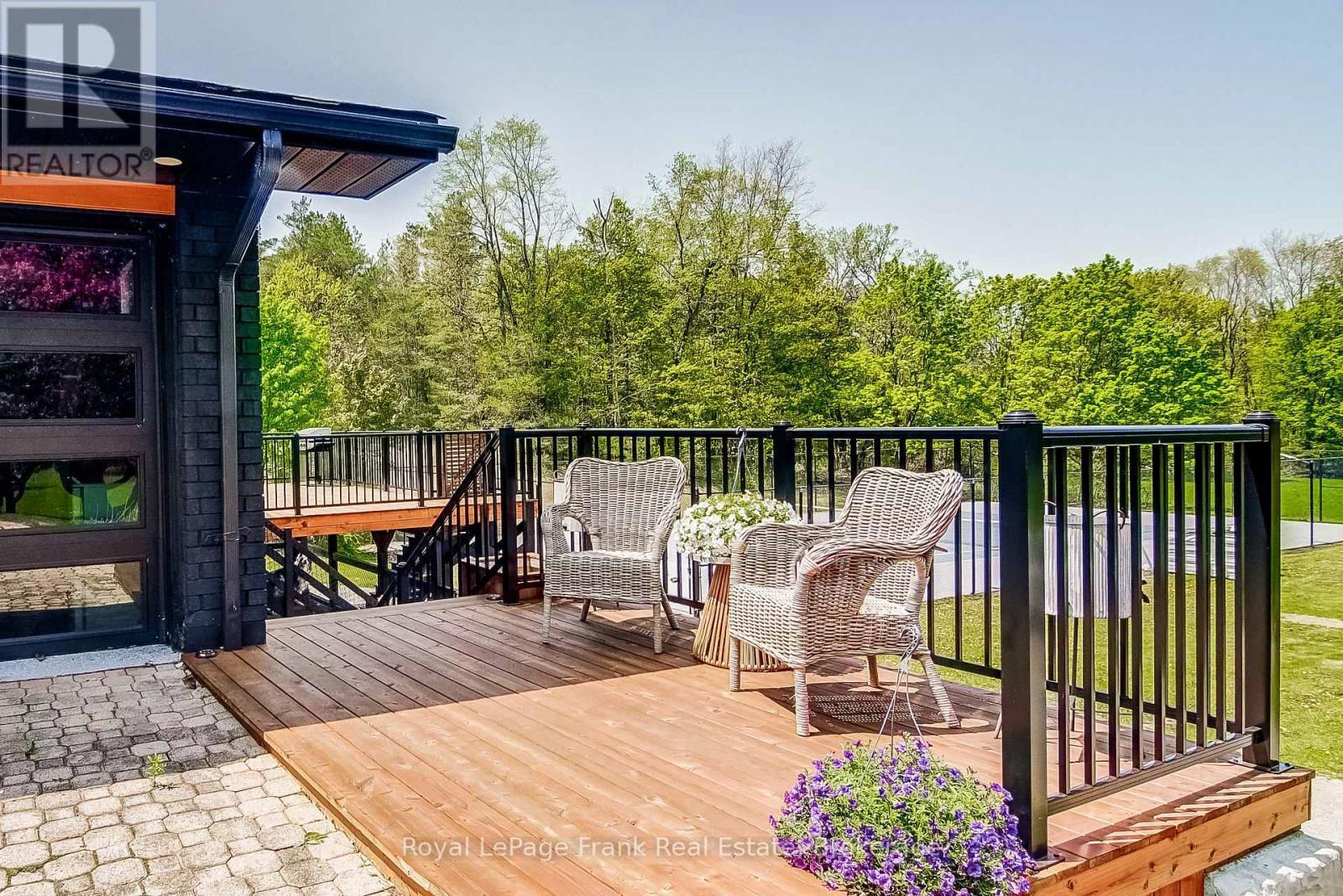 












674 GOODWOOD ROAD

,
Uxbridge,




Ontario
L9P1R4

