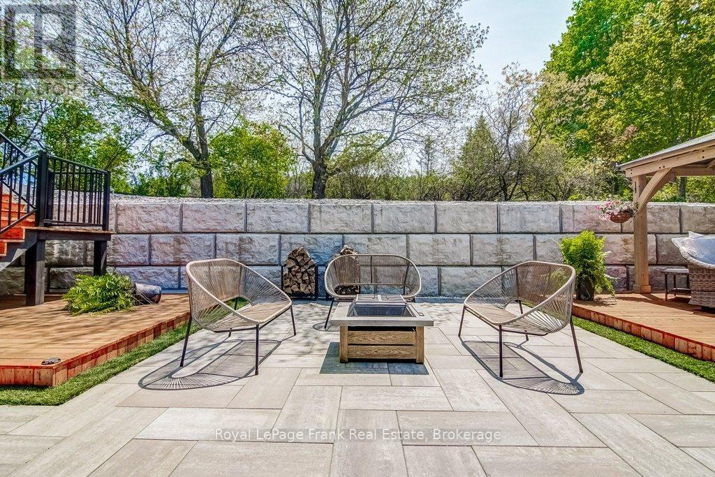 












674 GOODWOOD ROAD

,
Uxbridge,




Ontario
L9P1R4

