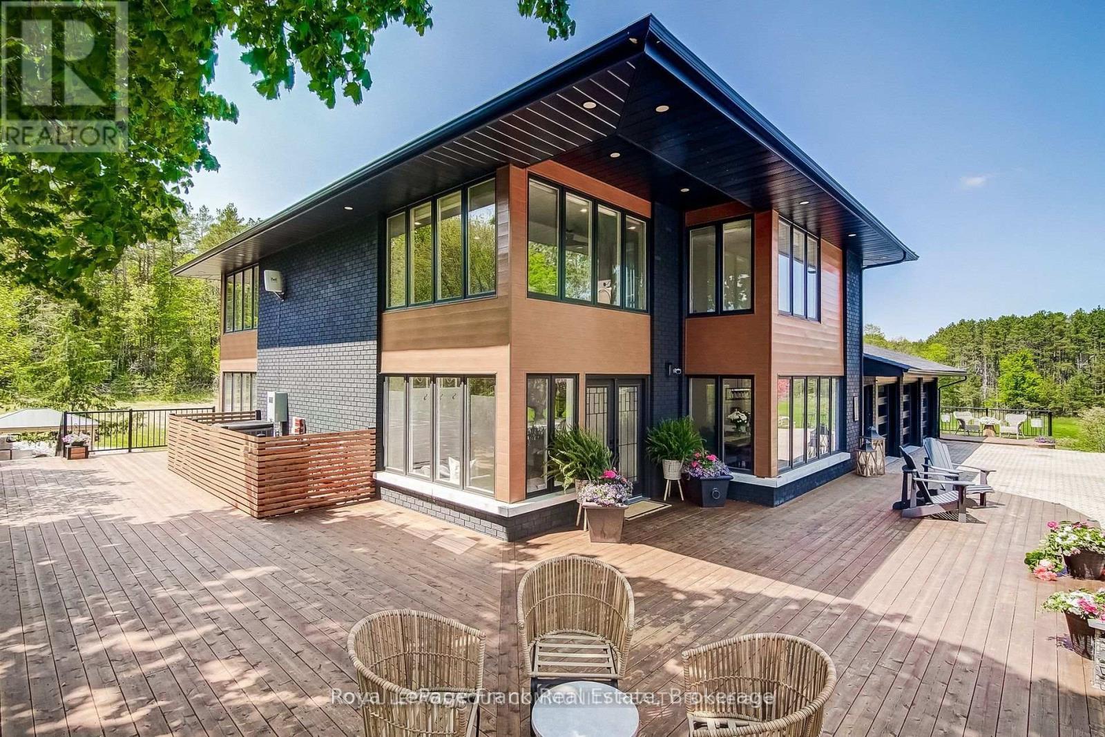 












674 GOODWOOD ROAD

,
Uxbridge,




Ontario
L9P1R4

