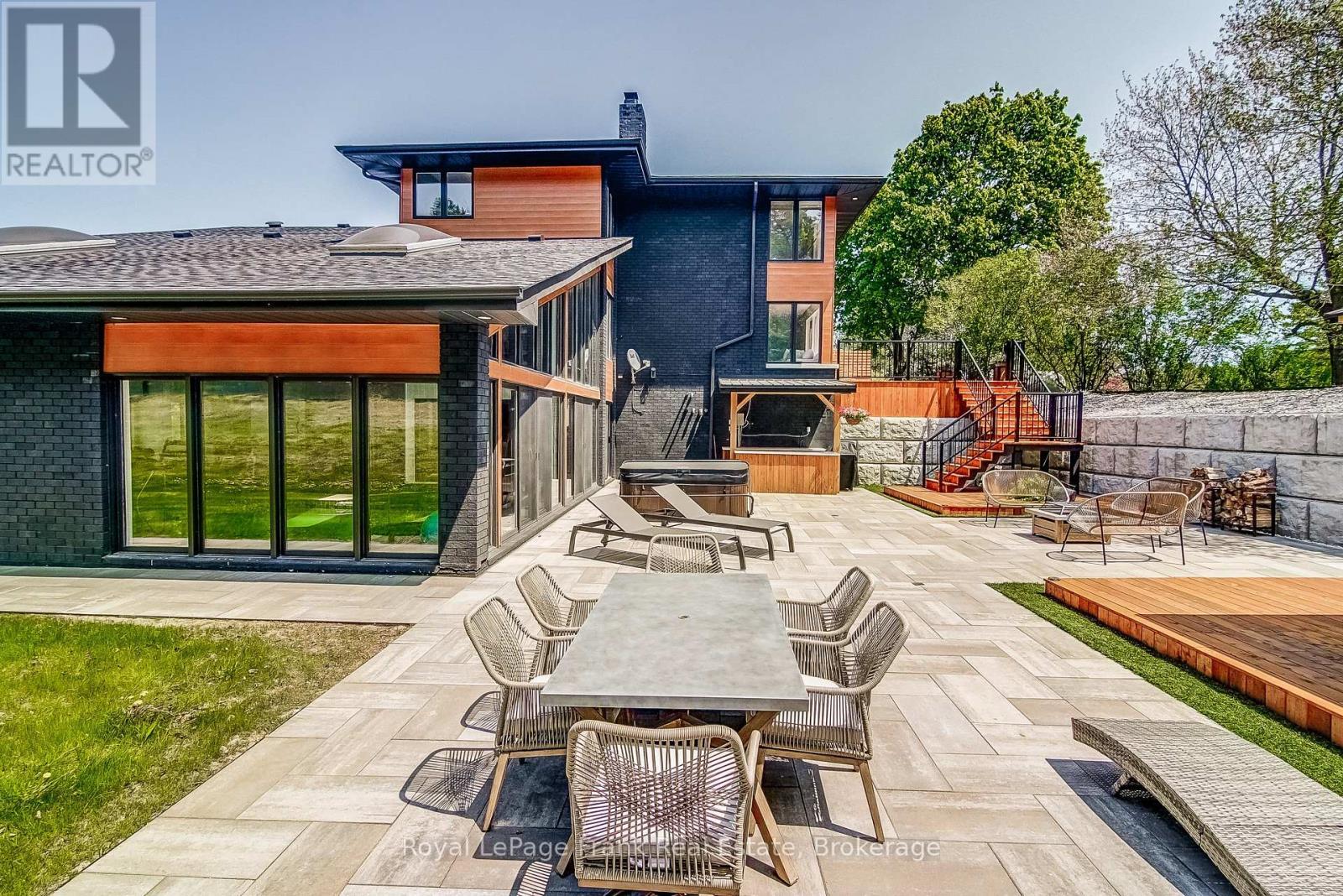 












674 GOODWOOD ROAD

,
Uxbridge,




Ontario
L9P1R4

