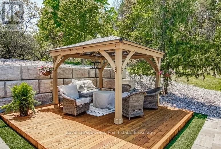 












674 GOODWOOD ROAD

,
Uxbridge,




Ontario
L9P1R4

