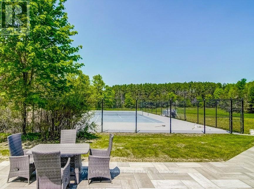 












674 GOODWOOD ROAD

,
Uxbridge,




Ontario
L9P1R4

