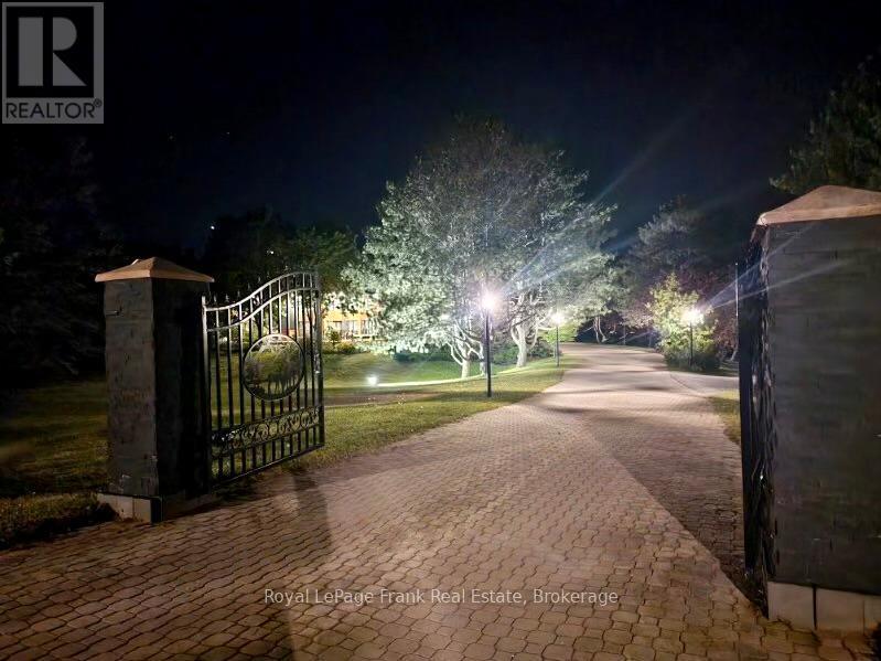 












674 GOODWOOD ROAD

,
Uxbridge,




Ontario
L9P1R4

