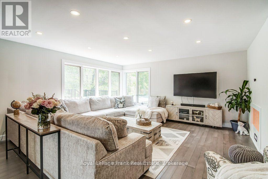 












674 GOODWOOD ROAD

,
Uxbridge,




Ontario
L9P1R4

