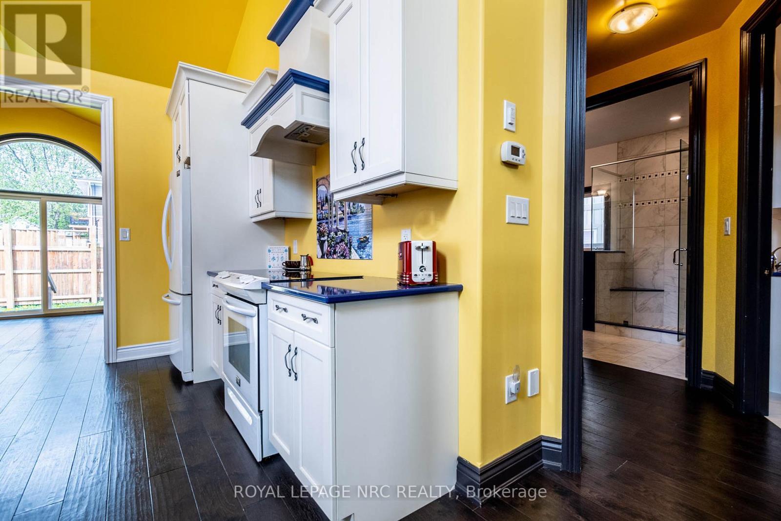 












4807 ZIMMERMAN AVENUE

,
Niagara Falls (Downtown),




Ontario
L2E3N1

