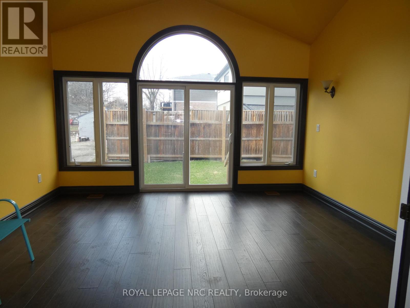 












4807 ZIMMERMAN AVENUE

,
Niagara Falls (Downtown),




Ontario
L2E3N1

