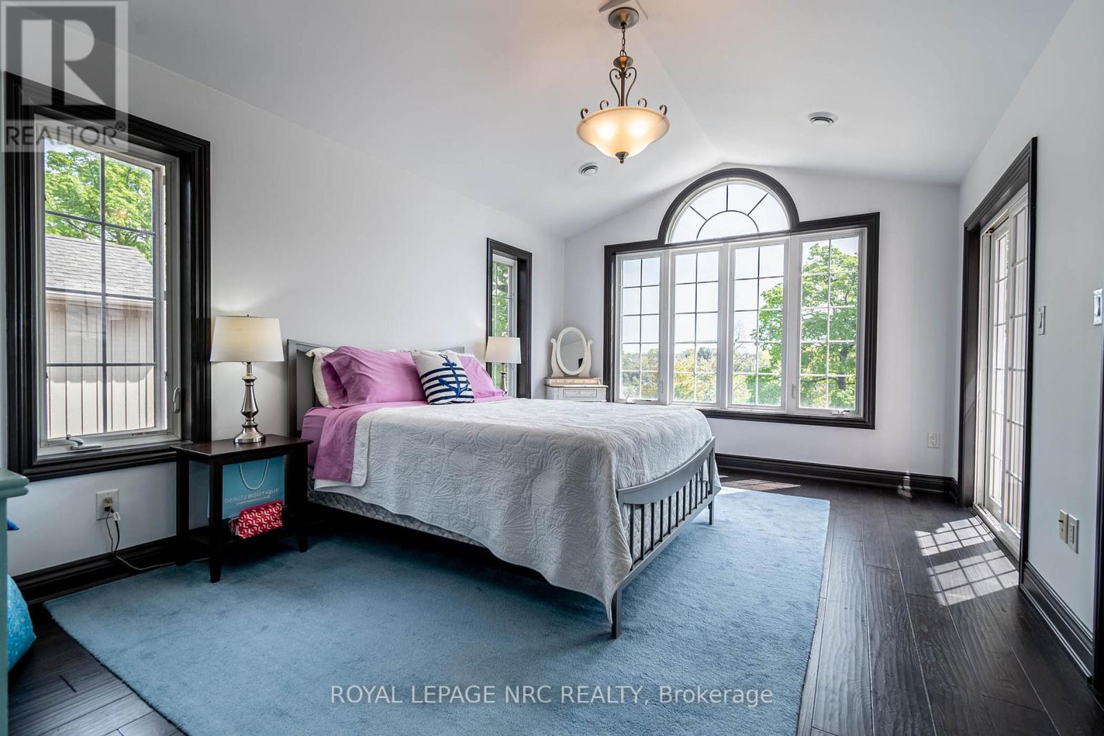 












4807 ZIMMERMAN AVENUE

,
Niagara Falls (Downtown),




Ontario
L2E3N1

