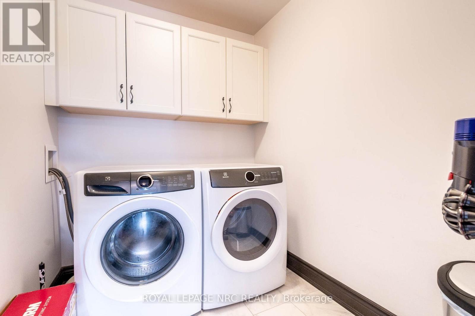 












4807 ZIMMERMAN AVENUE

,
Niagara Falls (Downtown),




Ontario
L2E3N1

