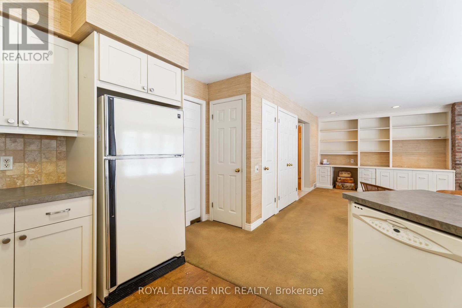 












192 WOODSIDE DRIVE

,
St. Catharines (Glendale/Glenridge),




Ontario
L2T1X6

