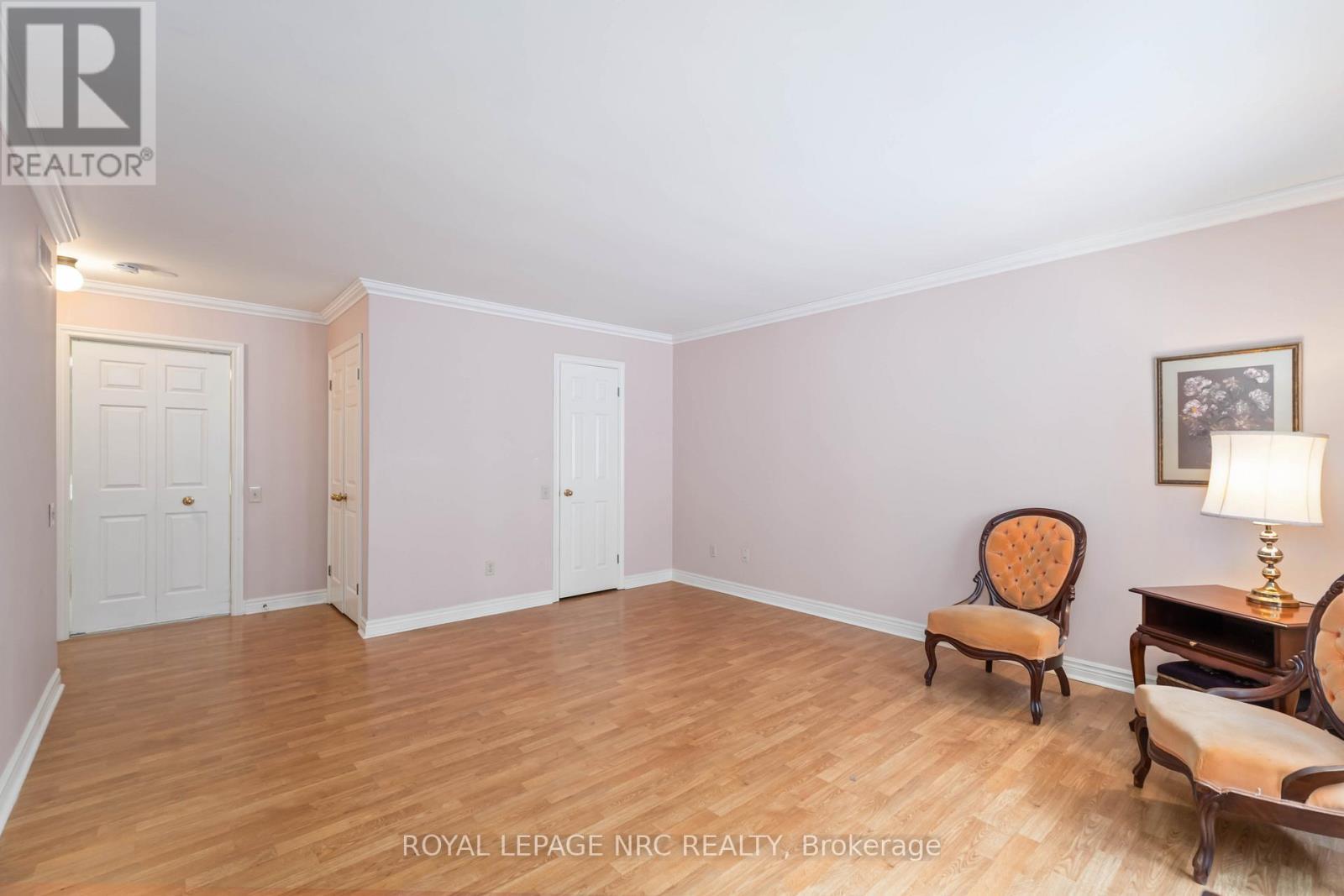 












192 WOODSIDE DRIVE

,
St. Catharines (Glendale/Glenridge),




Ontario
L2T1X6

