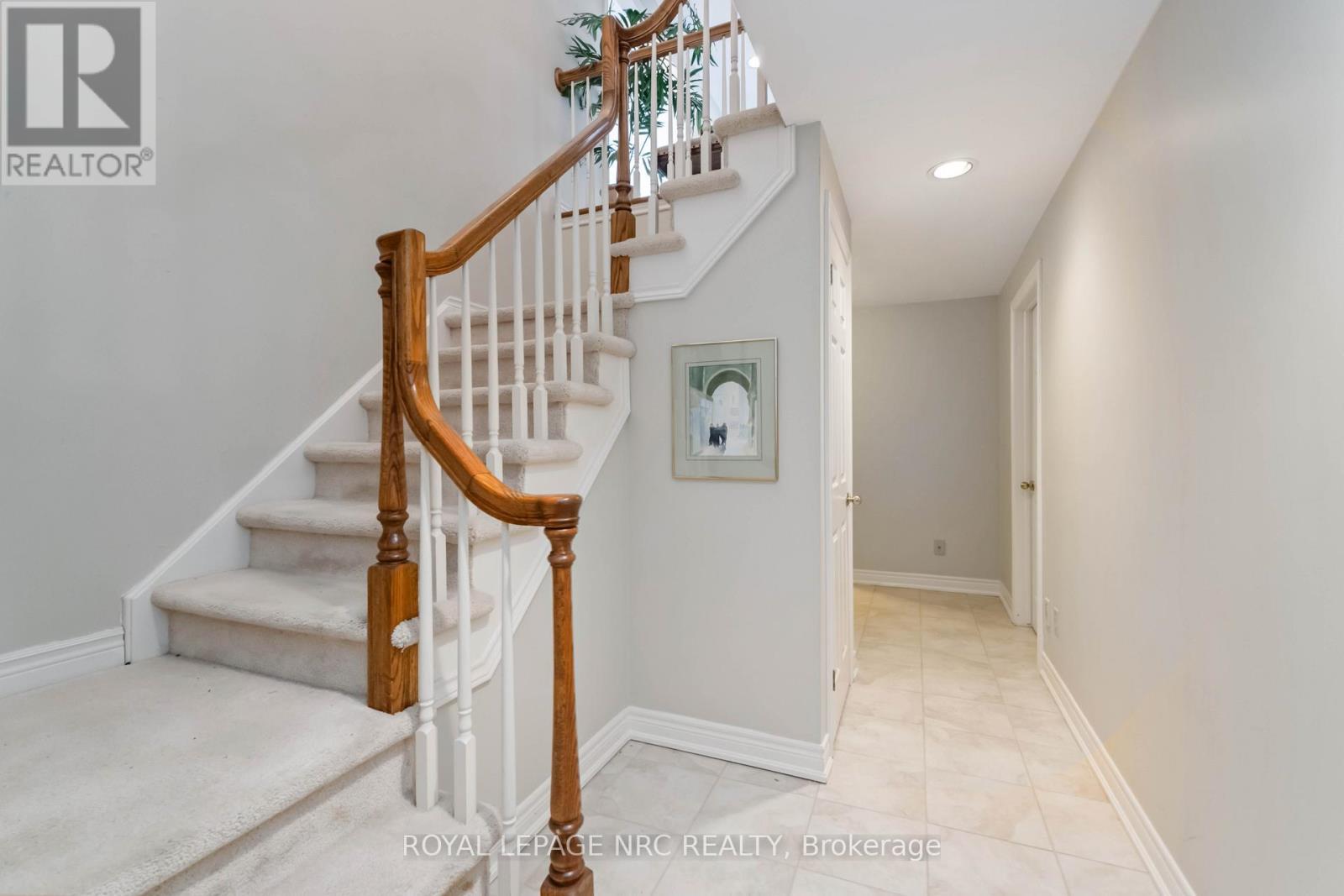 












192 WOODSIDE DRIVE

,
St. Catharines (Glendale/Glenridge),




Ontario
L2T1X6

