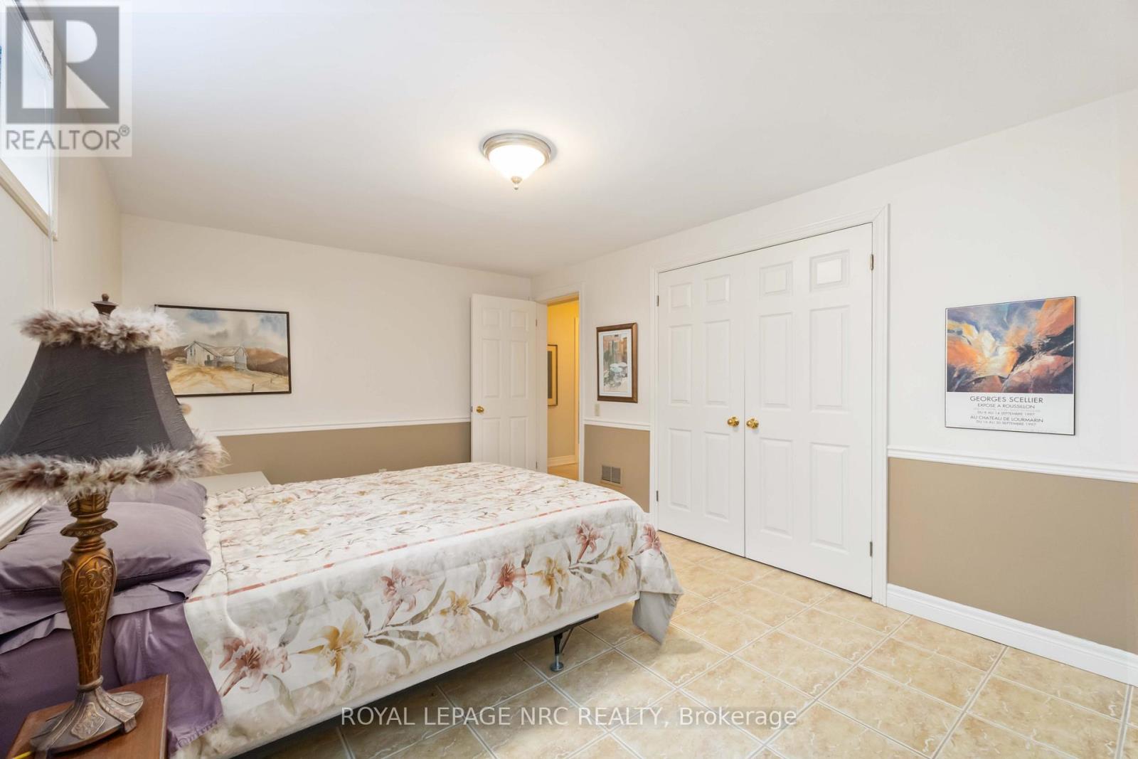 












192 WOODSIDE DRIVE

,
St. Catharines (Glendale/Glenridge),




Ontario
L2T1X6

