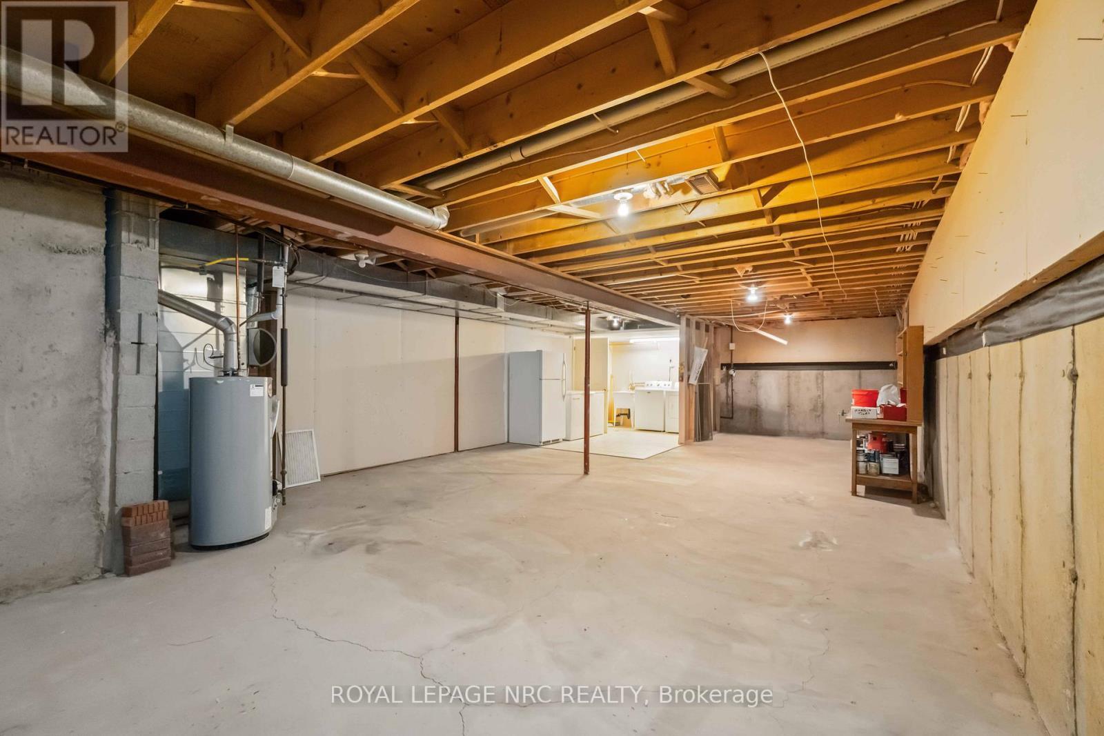 












192 WOODSIDE DRIVE

,
St. Catharines (Glendale/Glenridge),




Ontario
L2T1X6

