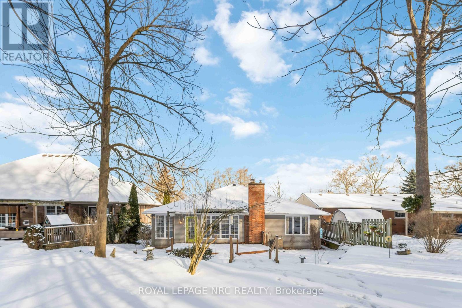 












192 WOODSIDE DRIVE

,
St. Catharines (Glendale/Glenridge),




Ontario
L2T1X6

