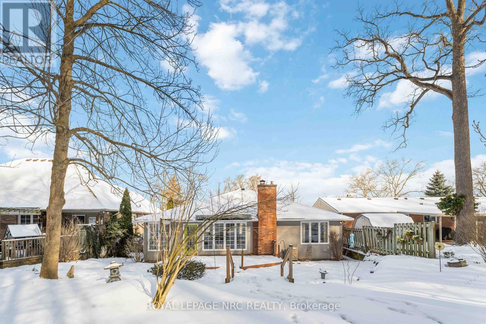 












192 WOODSIDE DRIVE

,
St. Catharines (Glendale/Glenridge),




Ontario
L2T1X6

