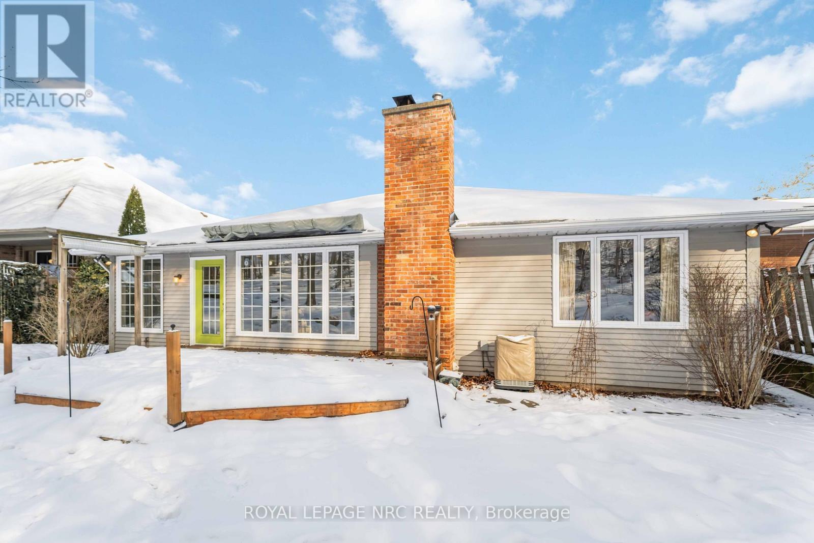 












192 WOODSIDE DRIVE

,
St. Catharines (Glendale/Glenridge),




Ontario
L2T1X6

