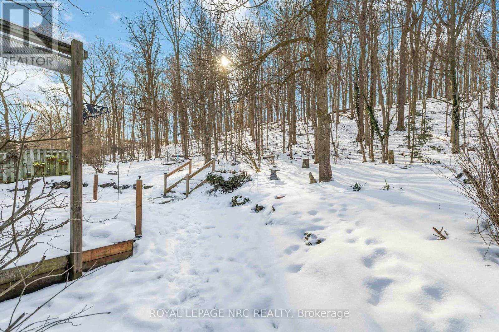 












192 WOODSIDE DRIVE

,
St. Catharines (Glendale/Glenridge),




Ontario
L2T1X6

