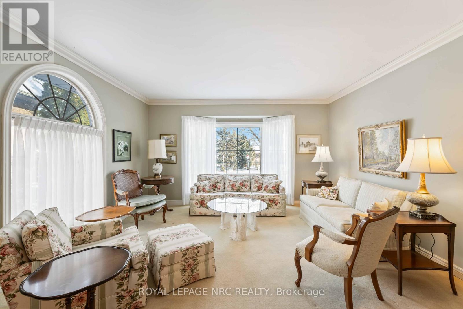 












192 WOODSIDE DRIVE

,
St. Catharines (Glendale/Glenridge),




Ontario
L2T1X6

