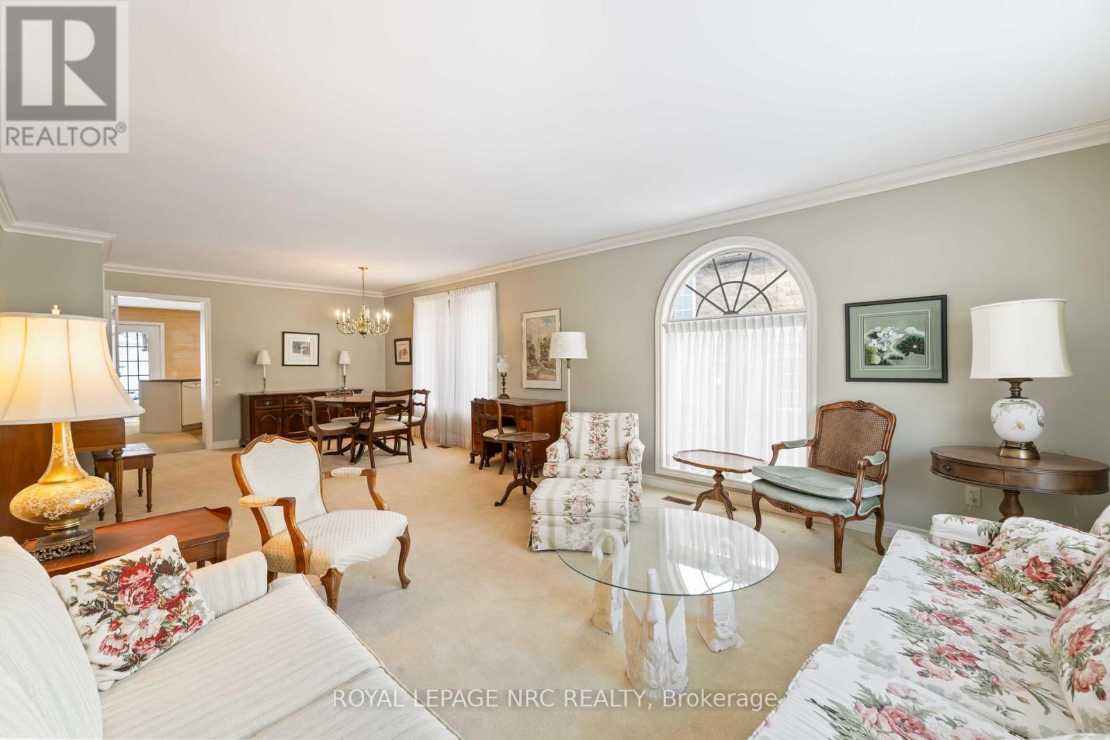 












192 WOODSIDE DRIVE

,
St. Catharines (Glendale/Glenridge),




Ontario
L2T1X6

