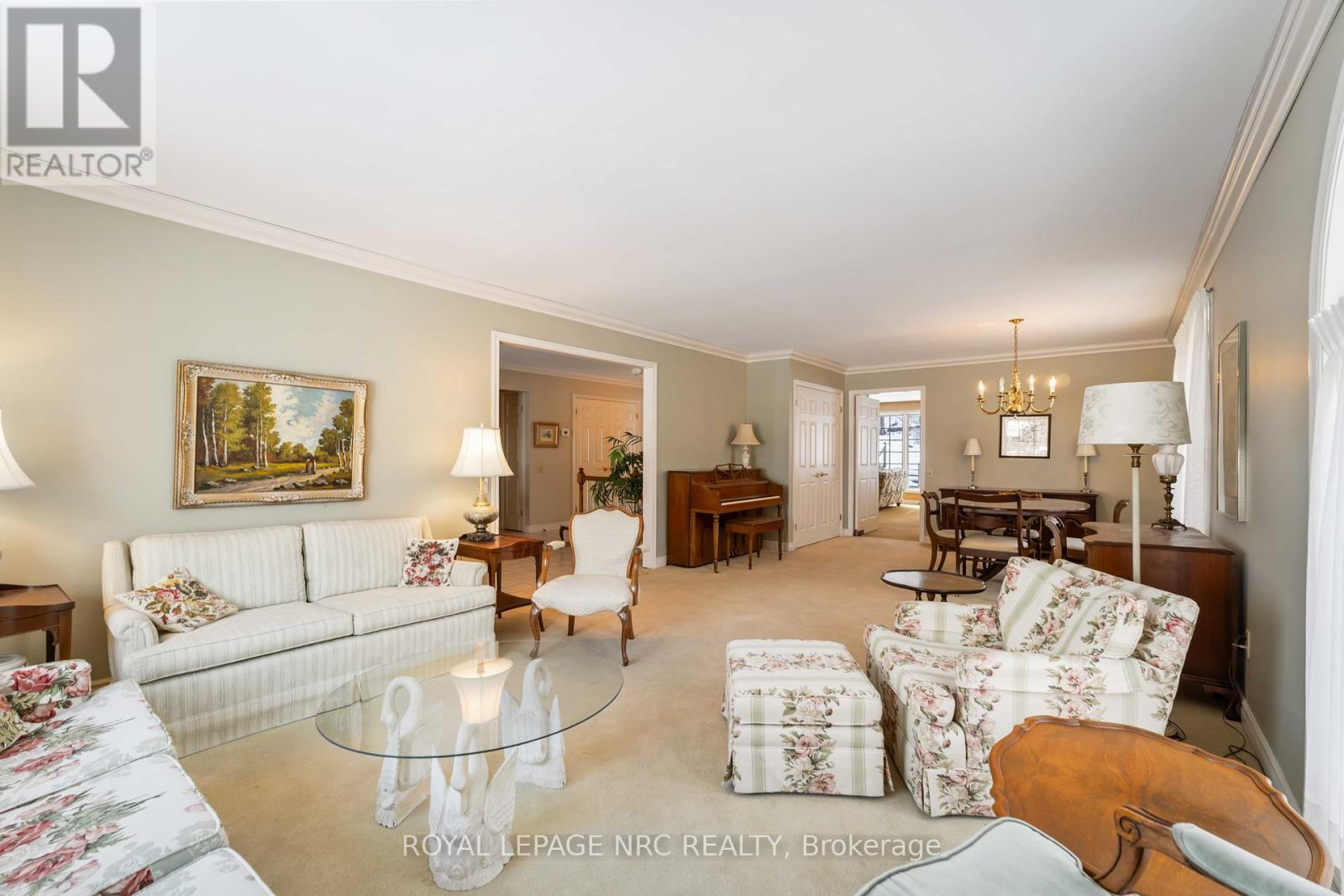 












192 WOODSIDE DRIVE

,
St. Catharines (Glendale/Glenridge),




Ontario
L2T1X6

