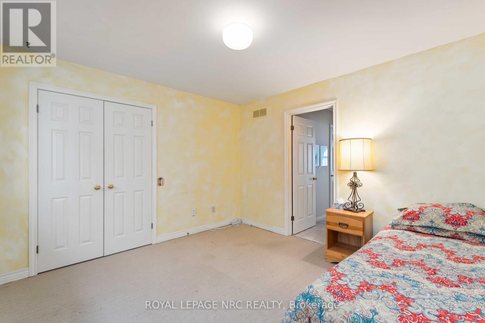 












192 WOODSIDE DRIVE

,
St. Catharines (Glendale/Glenridge),




Ontario
L2T1X6

