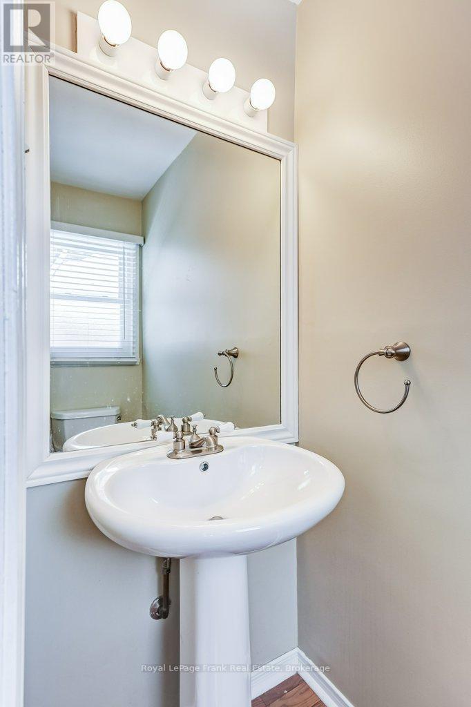 












22 HARTSVILLE AVENUE

,
Toronto,




Ontario
M1C3K4

